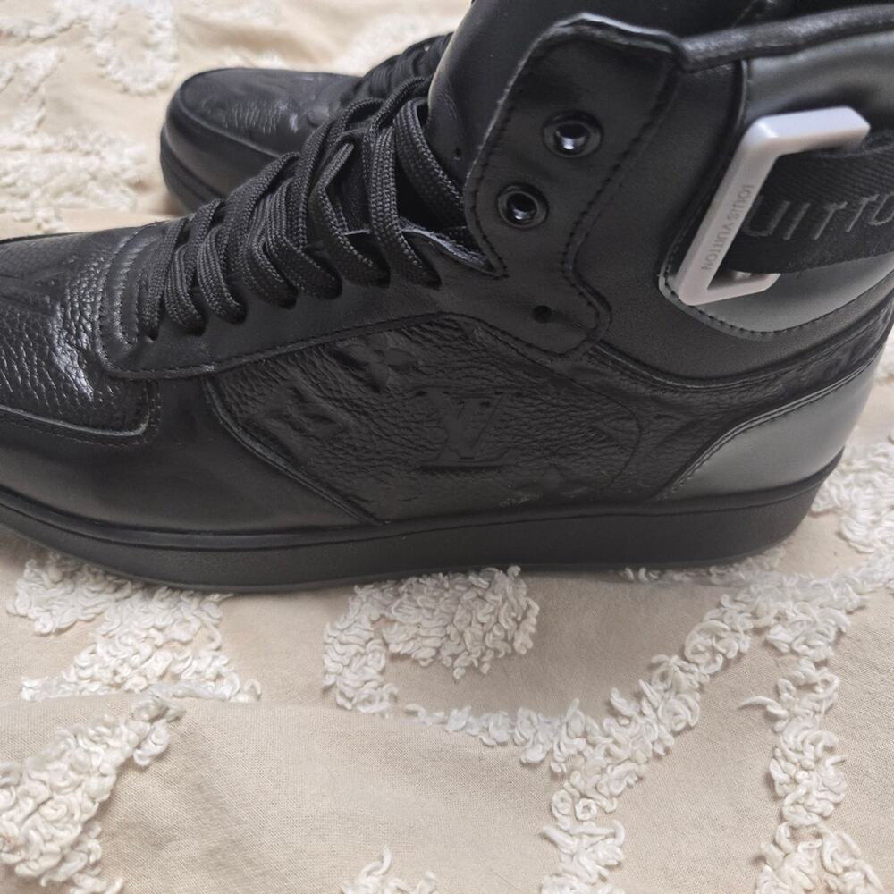 LOUIS VUITTON Rivoli Ankle Sneakers, Black Monogram With Silver, Size 40, Mens 7 - Picture 4 of 11